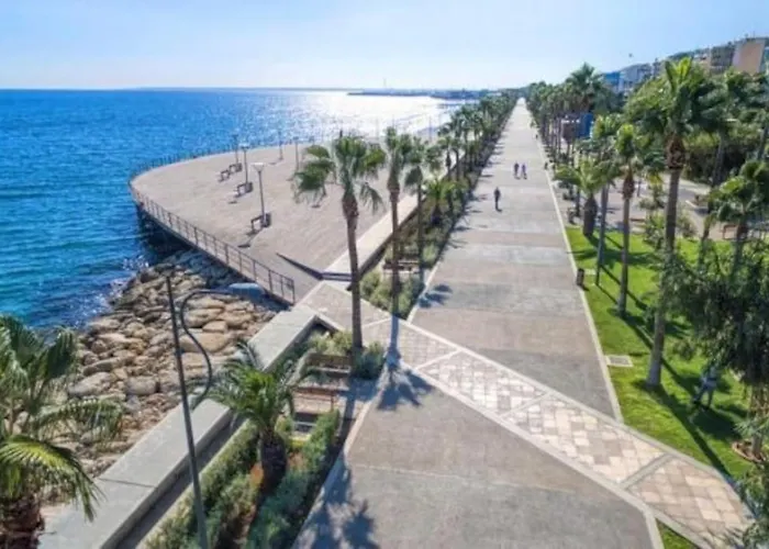 Luxury One Bedroom - Seafront