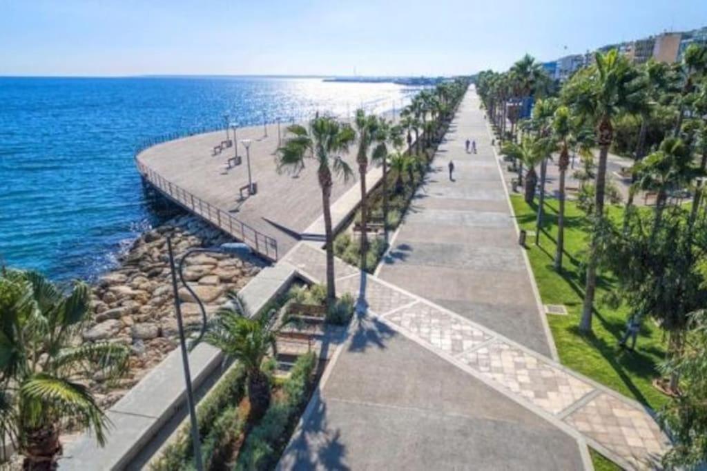 Luxury One Bedroom - Seafront Апартаменти Лімасол