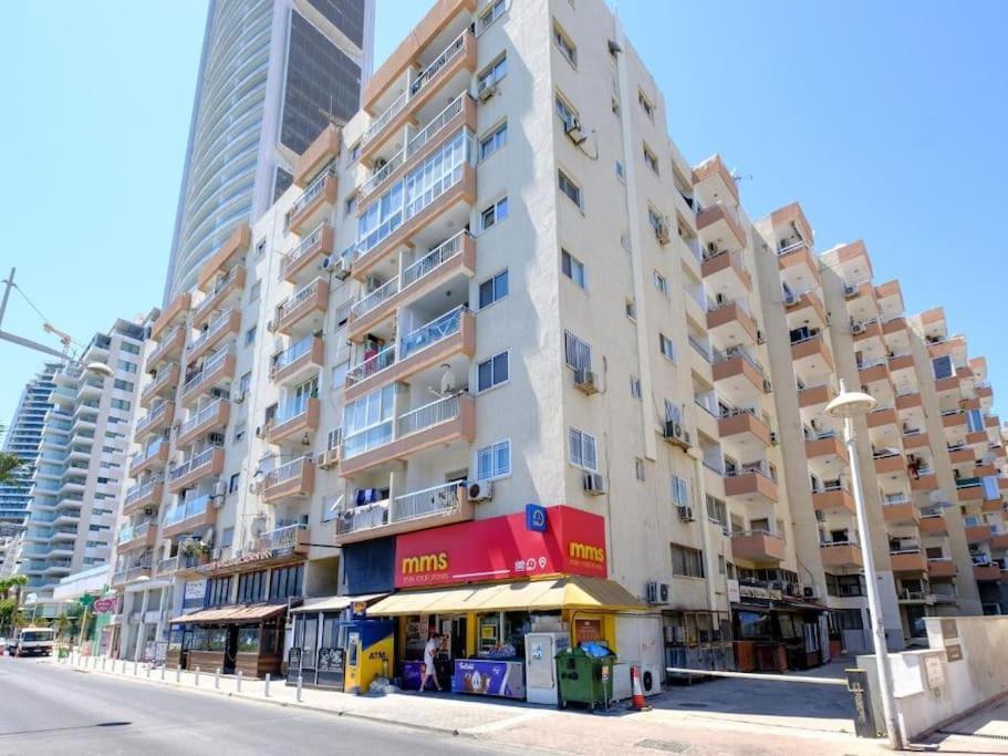 Luxury One Bedroom - Seafront Лімасол
