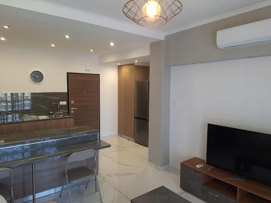Luxury One Bedroom - Seafront Лімасол